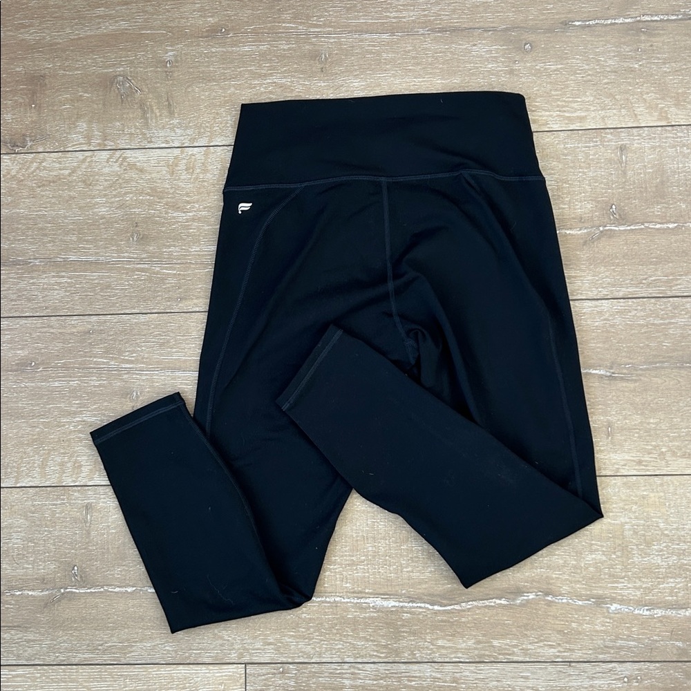 Fabletics Medium Black 3/4 Leggings - New without 🏷️ - Picture 3 of 3